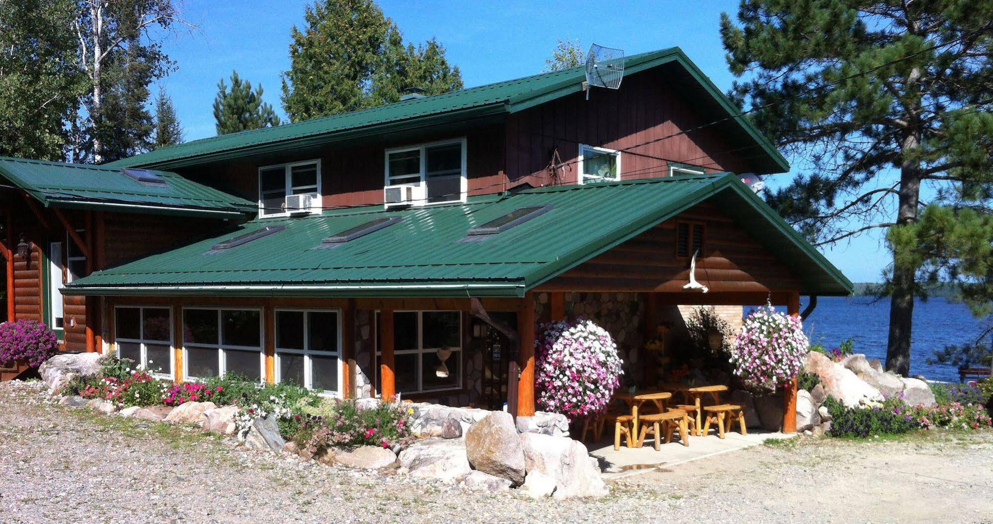 Moose Track Adventures Resort Winton 外观 照片