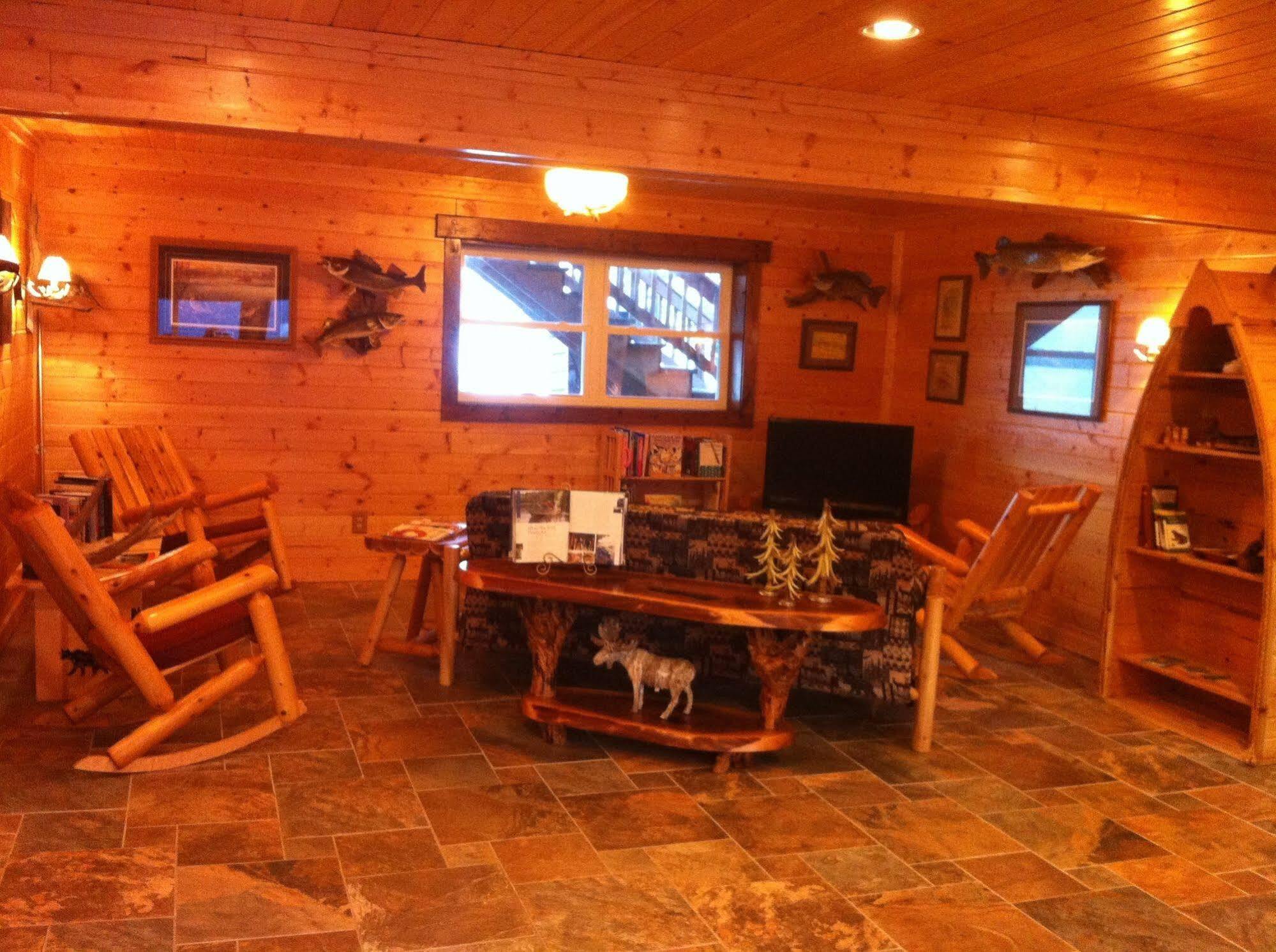 Moose Track Adventures Resort Winton 外观 照片