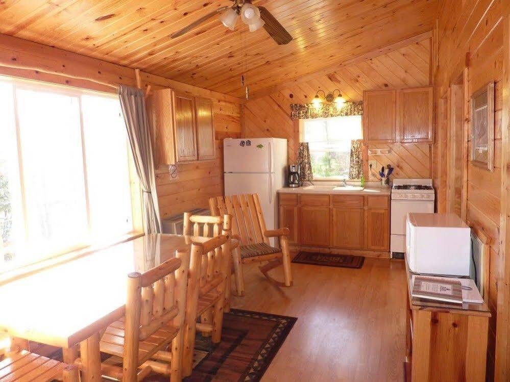 Moose Track Adventures Resort Winton 外观 照片