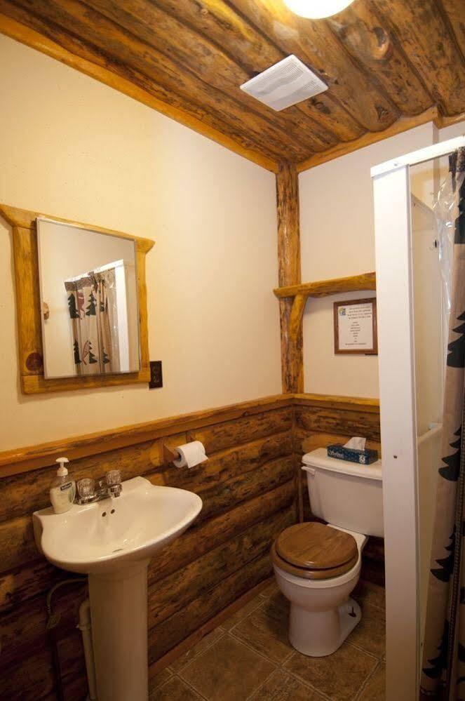 Moose Track Adventures Resort Winton 外观 照片