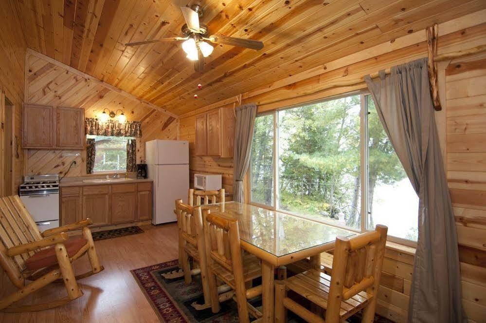 Moose Track Adventures Resort Winton 外观 照片